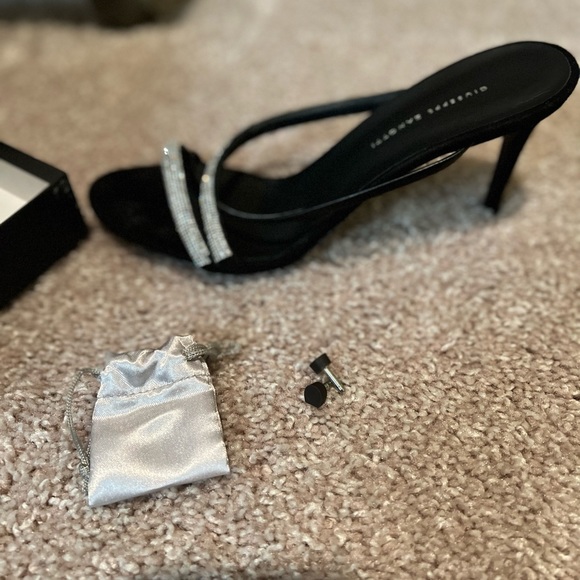 Stunning Giuseppe Zanotti heels! Worn once. - Picture 3 of 8